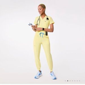 Figs Catrina Top and Uman relaxed joggers Sunlight